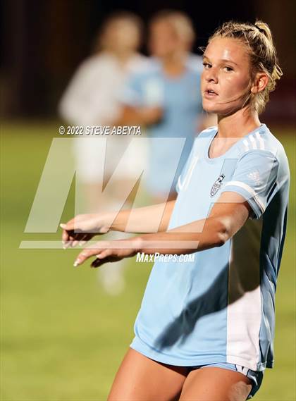 Thumbnail 3 in Valor Christian vs. Grandview photogallery.