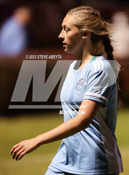 Thumbnail 2 in Valor Christian vs. Grandview photogallery.