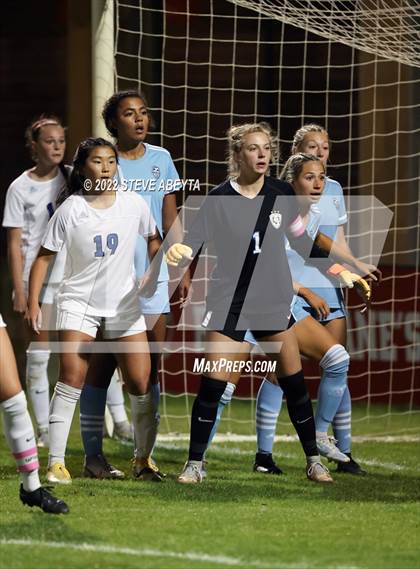 Thumbnail 2 in Valor Christian vs. Grandview photogallery.