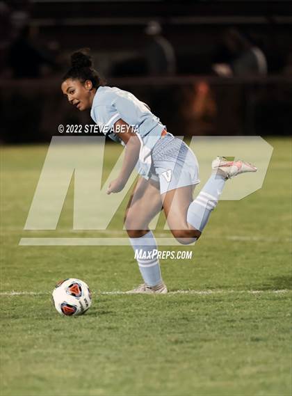 Thumbnail 3 in Valor Christian vs. Grandview photogallery.