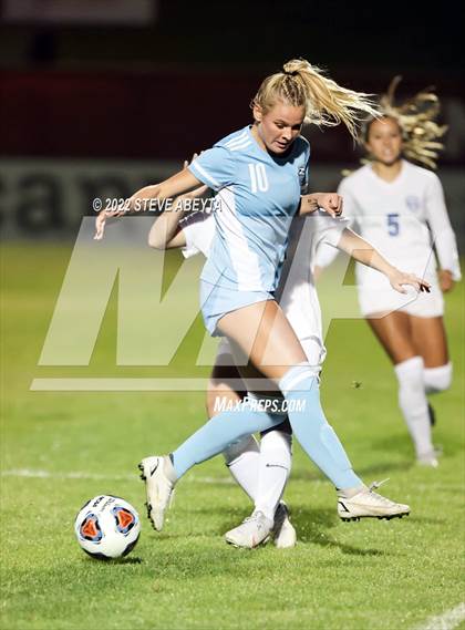 Thumbnail 3 in Valor Christian vs. Grandview photogallery.