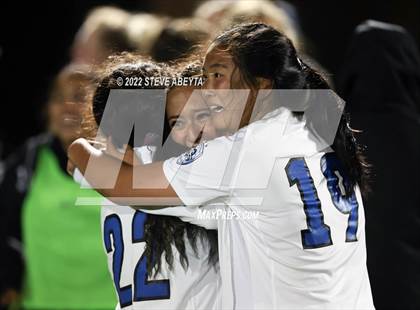 Thumbnail 1 in Valor Christian vs. Grandview photogallery.