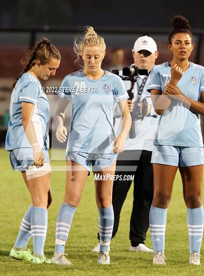 Thumbnail 2 in Valor Christian vs. Grandview photogallery.