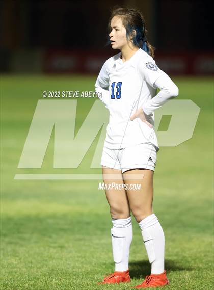 Thumbnail 1 in Valor Christian vs. Grandview photogallery.