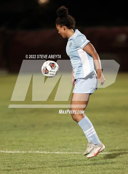Thumbnail 2 in Valor Christian vs. Grandview photogallery.