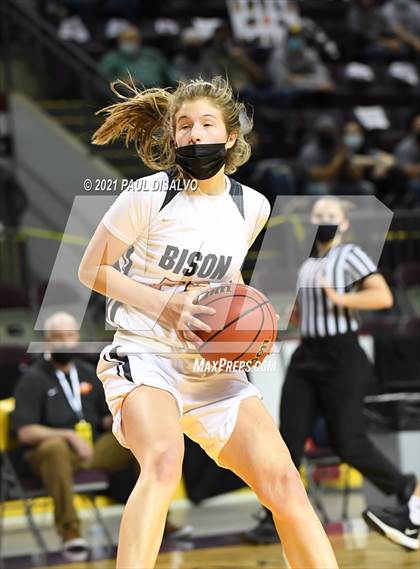 Thumbnail 2 in Fleming vs. Flatirons Academy (CHSAA 1A State Final) photogallery.