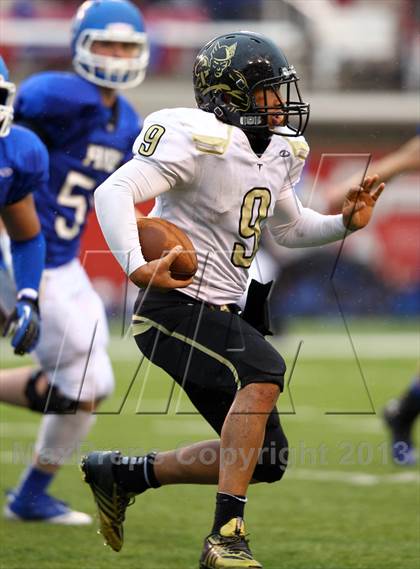 Thumbnail 3 in Dixie vs. Desert Hills (UHSAA 3AA Semifinal) photogallery.