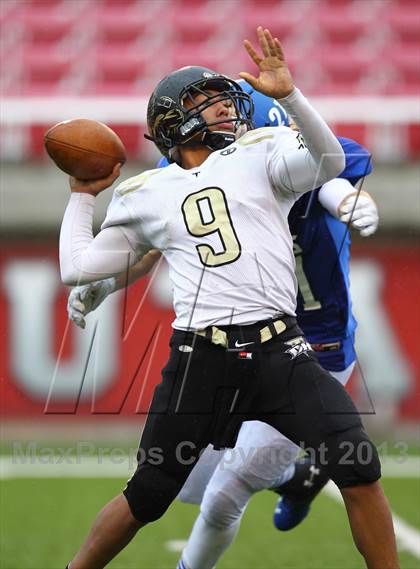 Thumbnail 3 in Dixie vs. Desert Hills (UHSAA 3AA Semifinal) photogallery.