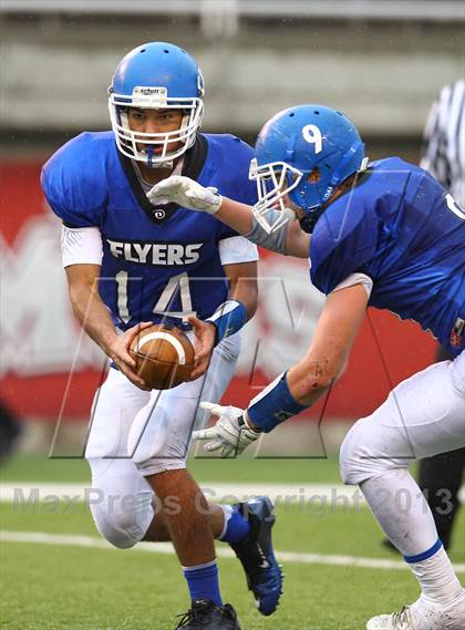 Thumbnail 3 in Dixie vs. Desert Hills (UHSAA 3AA Semifinal) photogallery.