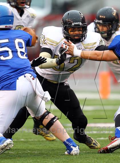 Thumbnail 3 in Dixie vs. Desert Hills (UHSAA 3AA Semifinal) photogallery.