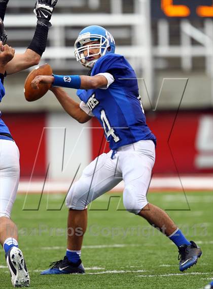 Thumbnail 3 in Dixie vs. Desert Hills (UHSAA 3AA Semifinal) photogallery.