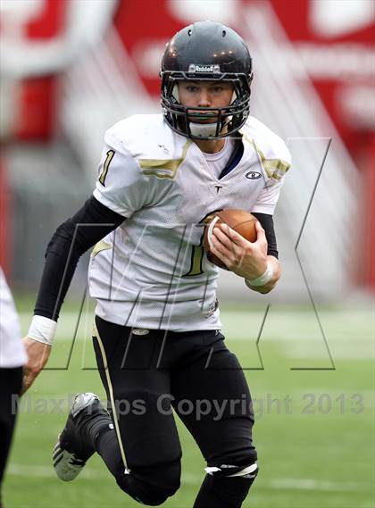 Thumbnail 2 in Dixie vs. Desert Hills (UHSAA 3AA Semifinal) photogallery.