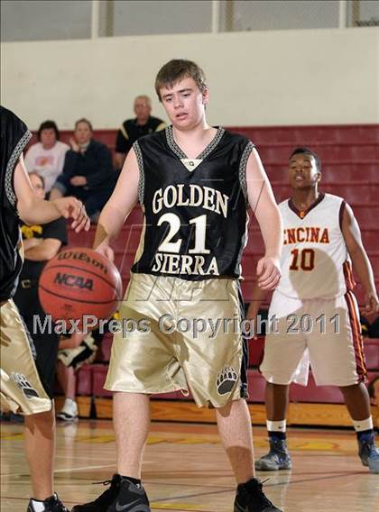 Thumbnail 2 in FR: Golden Sierra @ Encina Prep photogallery.