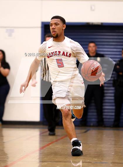 Thumbnail 2 in Notre Dame vs. George Washington Prep (CIF SoCal Regional D3 Round 2) photogallery.
