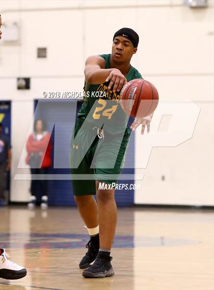 Thumbnail 1 in Notre Dame vs. George Washington Prep (CIF SoCal Regional D3 Round 2) photogallery.