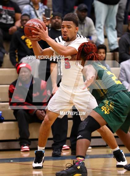 Thumbnail 3 in Notre Dame vs. George Washington Prep (CIF SoCal Regional D3 Round 2) photogallery.