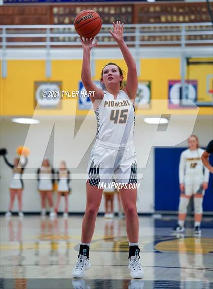 Thumbnail 3 in Decatur Central @ Mooresville photogallery.