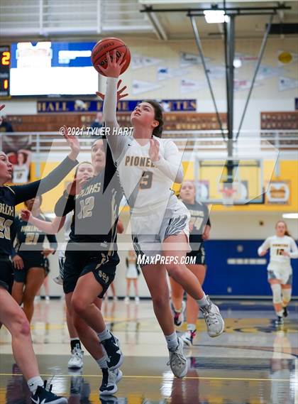 Thumbnail 3 in Decatur Central @ Mooresville photogallery.
