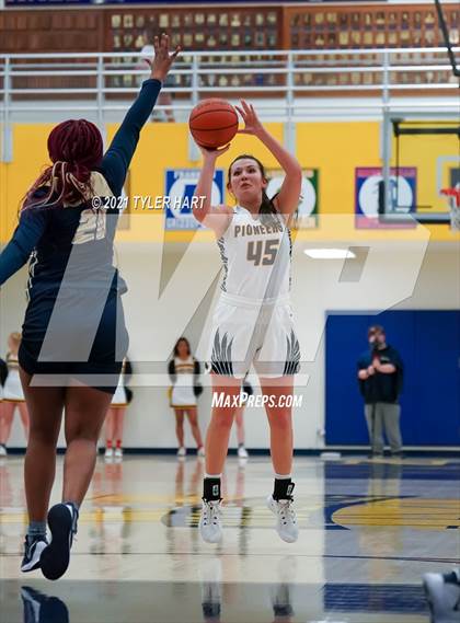 Thumbnail 2 in Decatur Central @ Mooresville photogallery.