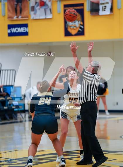 Thumbnail 3 in Decatur Central @ Mooresville photogallery.
