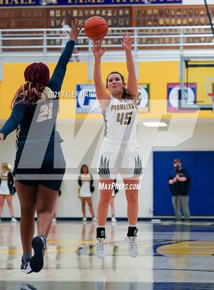 Thumbnail 3 in Decatur Central @ Mooresville photogallery.