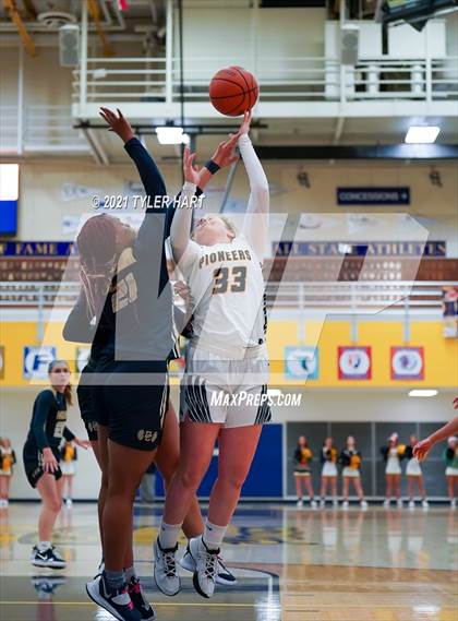 Thumbnail 3 in Decatur Central @ Mooresville photogallery.