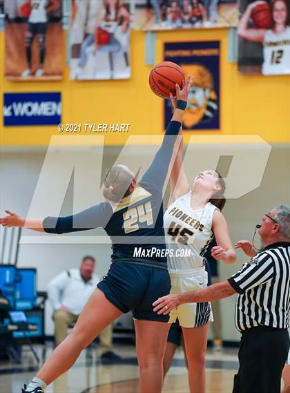 Thumbnail 3 in Decatur Central @ Mooresville photogallery.