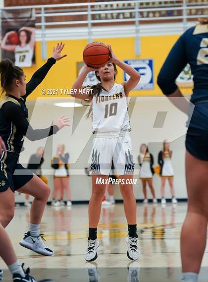 Thumbnail 3 in Decatur Central @ Mooresville photogallery.