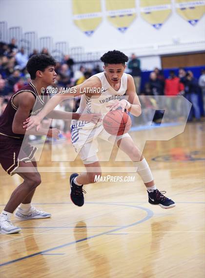 Thumbnail 3 in Irondequoit vs. Mendon (Section V Class1A Semifinal) photogallery.
