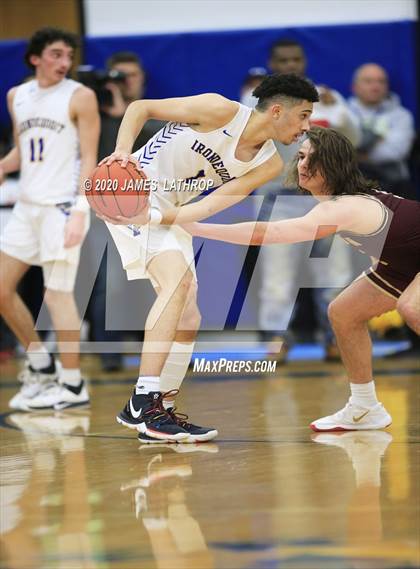 Thumbnail 1 in Irondequoit vs. Mendon (Section V Class1A Semifinal) photogallery.