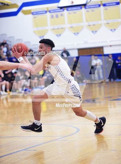 Thumbnail 1 in Irondequoit vs. Mendon (Section V Class1A Semifinal) photogallery.
