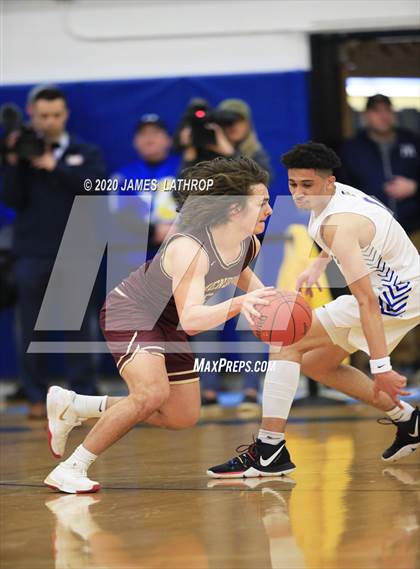 Thumbnail 1 in Irondequoit vs. Mendon (Section V Class1A Semifinal) photogallery.
