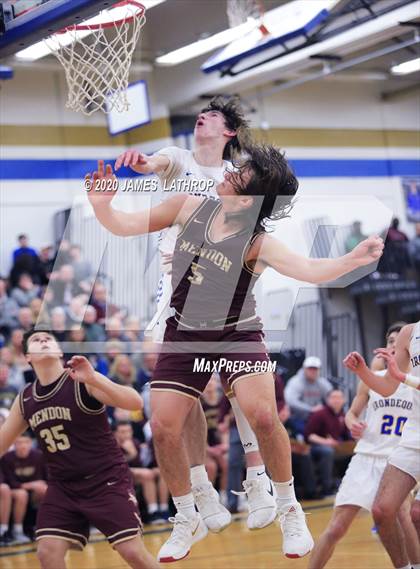 Thumbnail 3 in Irondequoit vs. Mendon (Section V Class1A Semifinal) photogallery.