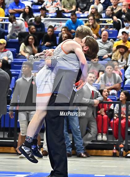 Thumbnail 2 in UIL State Championships - 5A 145lb Final photogallery.