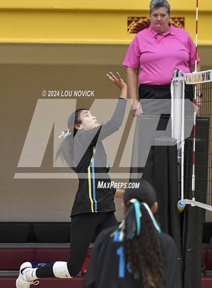 Thumbnail 1 in Estancia vs Navajo Prep photogallery.