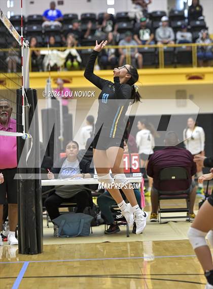 Thumbnail 2 in Estancia vs Navajo Prep photogallery.