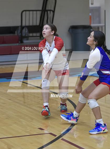 Thumbnail 3 in Estancia vs Navajo Prep photogallery.