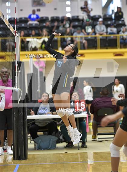 Thumbnail 3 in Estancia vs Navajo Prep photogallery.