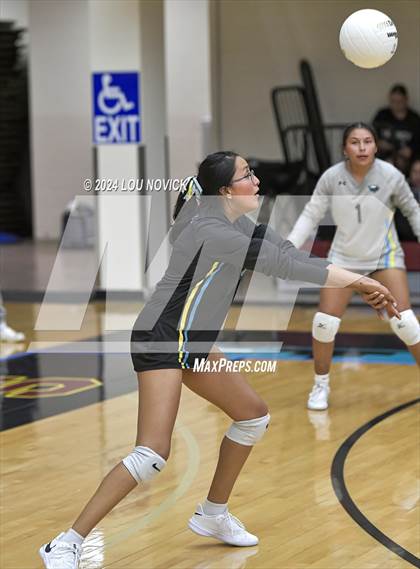 Thumbnail 2 in Estancia vs Navajo Prep photogallery.