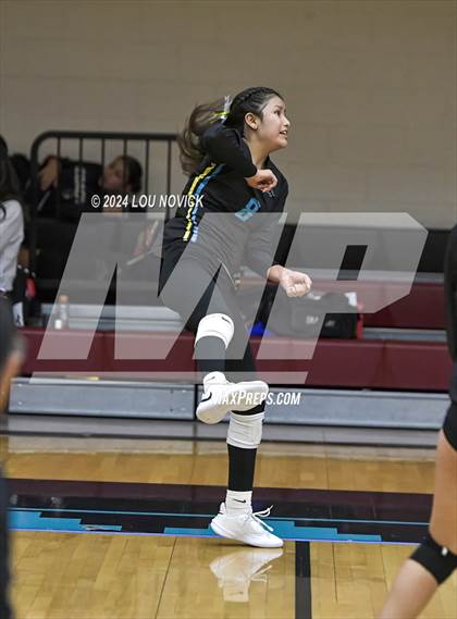 Thumbnail 2 in Estancia vs Navajo Prep photogallery.