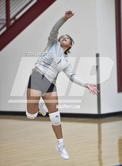 Thumbnail 3 in Estancia vs Navajo Prep photogallery.