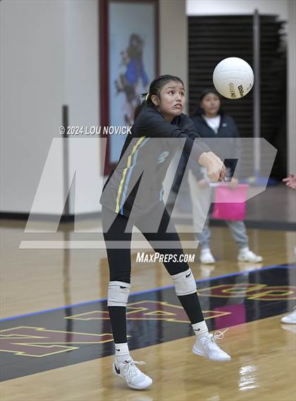 Thumbnail 2 in Estancia vs Navajo Prep photogallery.