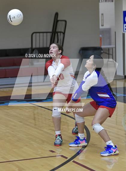 Thumbnail 2 in Estancia vs Navajo Prep photogallery.