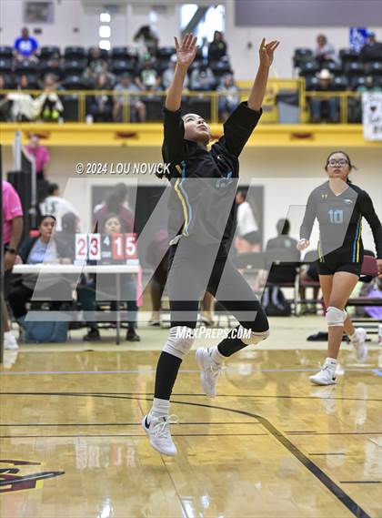Thumbnail 3 in Estancia vs Navajo Prep photogallery.