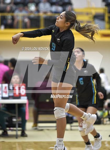 Thumbnail 1 in Estancia vs Navajo Prep photogallery.