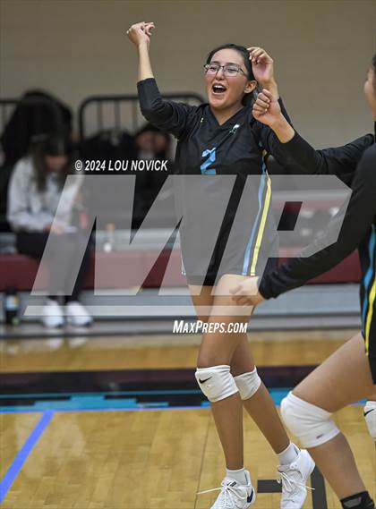 Thumbnail 1 in Estancia vs Navajo Prep photogallery.