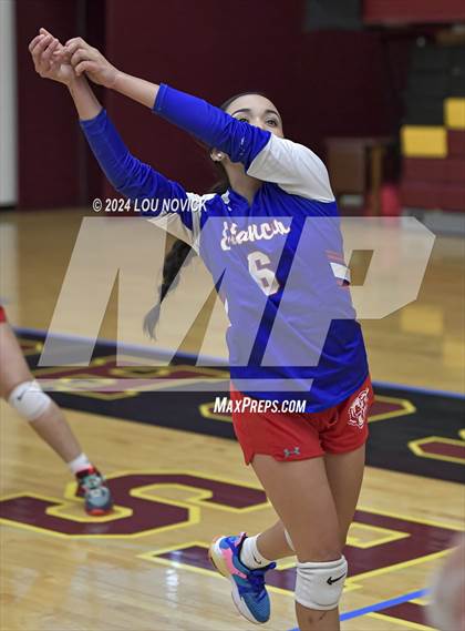Thumbnail 2 in Estancia vs Navajo Prep photogallery.