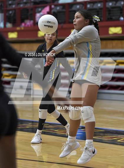 Thumbnail 3 in Estancia vs Navajo Prep photogallery.