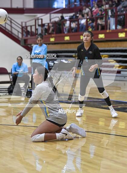 Thumbnail 3 in Estancia vs Navajo Prep photogallery.