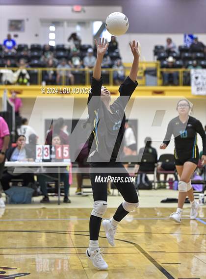 Thumbnail 2 in Estancia vs Navajo Prep photogallery.